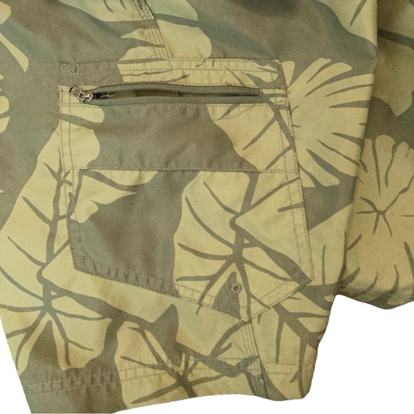 Columbia 38 W 11 Inseam Board Shorts Swim Trunks Green Leaf Pattern - Picture 5 of 6